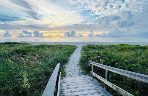 Luxury 2/2 private oasis w/Hot Tub walk to Beach - Foto 14