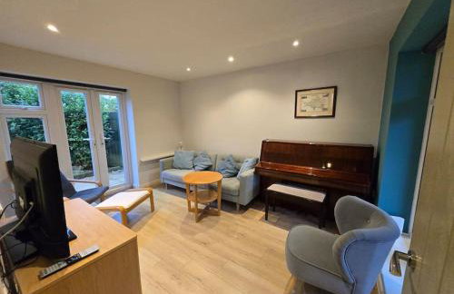 CHERRY MEWS by BOURNECOAST - A Detached Holiday Home with Parking and a Garden - HB7358 - Foto 6