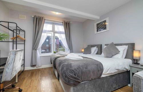 Ealing Manor - 6 beds 3 sofa beds sleeps 9 ppl - Foto 1