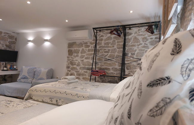 Homey 1-BR Apt - Photo 3