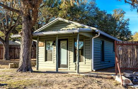 Pet-Friendly Glamping Cabin, with River Access in Ingram, Texas - Foto 1