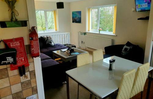 Idyllic 2 Bedroom Self-Contained UpsideDown Annexe - Photo 20