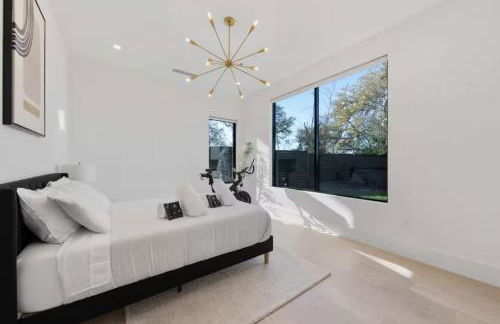 Barton Springs Luxe Heated Pool Spa Sleeps 16 - Photo 54