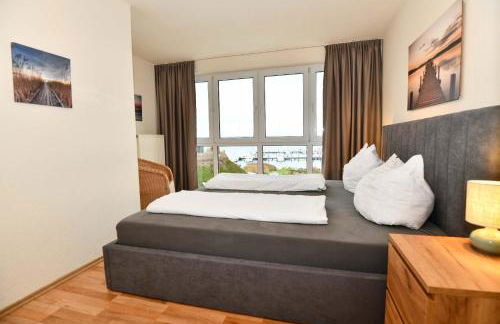 Frisch renoviertes FH Südblick am Meer in Breege, Meerblick von allen drei Etagen, Terrasse, Balkon, Sauna und Parkplatz - Foto 16