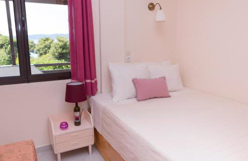 ILIOCHARI sea view apartments Oropos - Kalamos - Foto 16