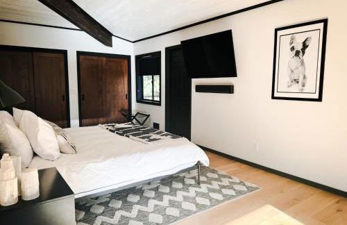 Haven at Cedar Haus Luxury 1BR Escape w Hot Tub EV Charger Gourmet Kitchen Fully Fenced Yard Dogs OK - Foto 30