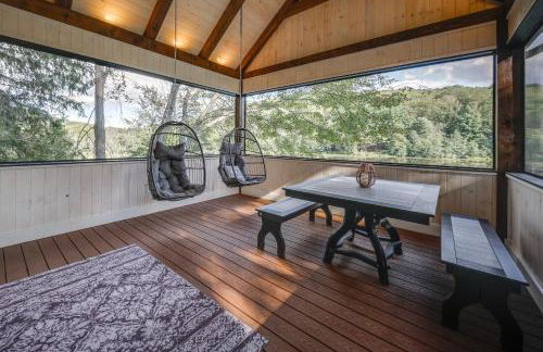 Waterfront Home with Kayaks, Trails and Petting Zoo! - Photo 3