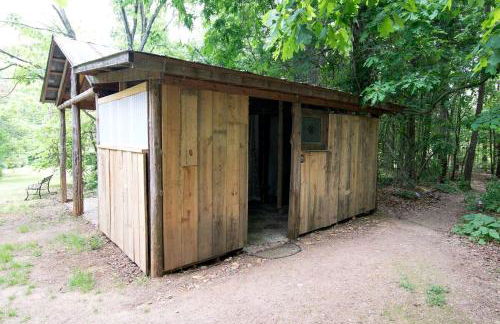 Enchanting Yurt Rental for a Romantic Getaway in North Carolina - Photo 15