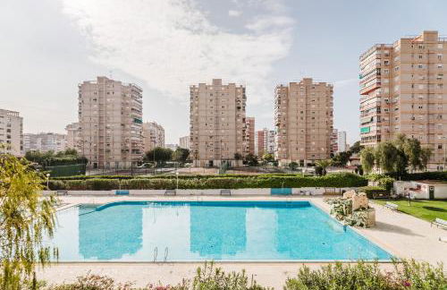 Piscina, terraza, espaciosa y buena energía - Photo 10