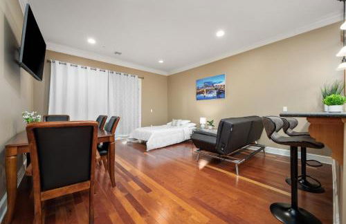 Glamorous 1BR Condo 200ft to St. Thomas Hospital - Foto 8