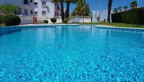 Spacious Ground floor apartment with Garden & Communal Pool - Foto 2