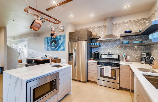 Fancy Townhome Near Old Town, Breweries and River! - Foto 18