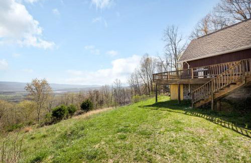 Lofted chalet cabin w hot tub fire pit & views - Foto 28