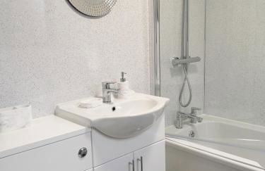 Adrian House, near Hospital, easy parking + garden - Foto 3