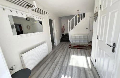 Spacious 3-Bed Home with Garden, Private Parking, Smart Tv's, Fast Wi-Fi - Foto 37