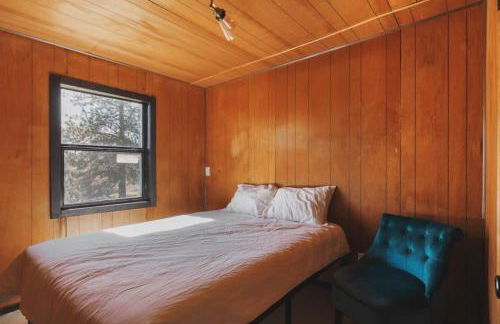 Secluded rustic 3-bedroom cabin on private land - Photo 4