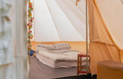 Wood Cabin & 4 Large Bell Tents - Hapus Hideaway - Foto 45