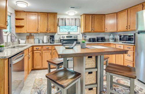 Vintage Farm Cottage Near Hikes and Pigeon River - Foto 10