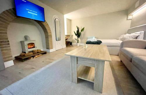 A2 HighTown Apartment, Steps from Luton Train Station - Foto 1