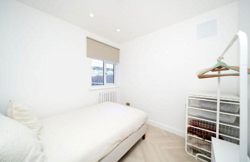Newly Refurbished Two Bedroom Garden Flat - Sleeps 6 - Foto 14