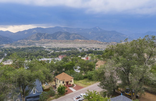 2brdowntown Occmountain Views & Grill - Photo 22