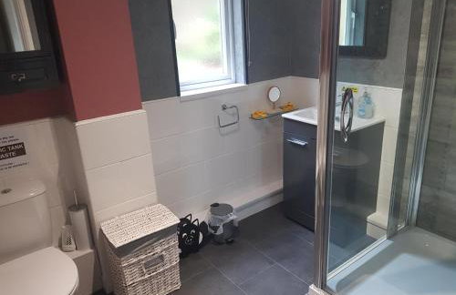 Beechcroft 2 bed part house - Photo 20