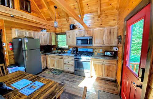 BC Log cabin with private beach river fire pit AC wifi onsite trails ski slope views - Foto 68