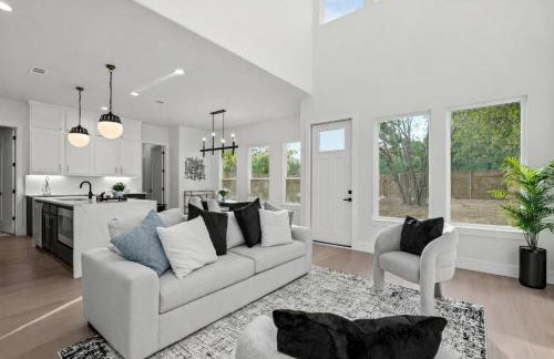 New Luxury 5BR 7BD Home Near Airport, Sleeps 10 plus - Foto 48