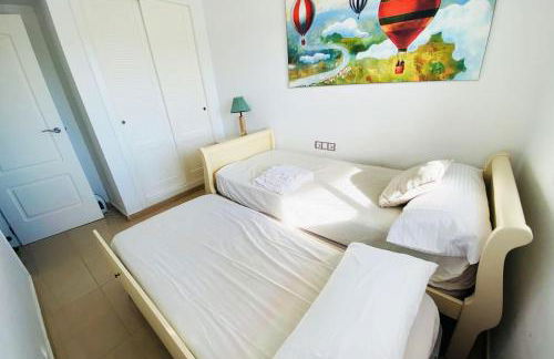 Apartamento en primera línea de playa con piscina y garaje gratuito - Foto 40