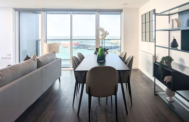 Southampton Waterside by Charles Hope - Photo 10