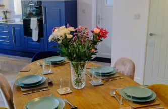 The Wave Cottage - 3 Bedroom with off road Parking for 3 Cars or Vans & EV point - Photo 21