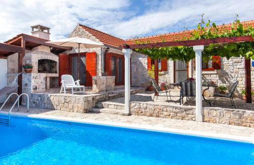 Countryside Family Villa with Private Pool - Photo 5