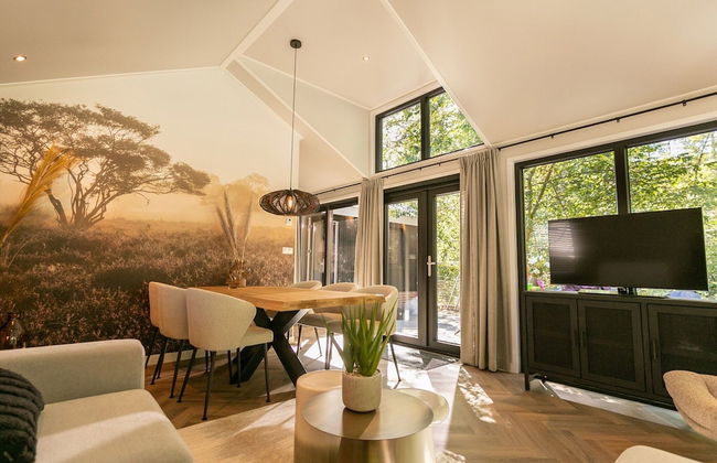 Luxury Lodge With Private Swimming Pool - Photo 23