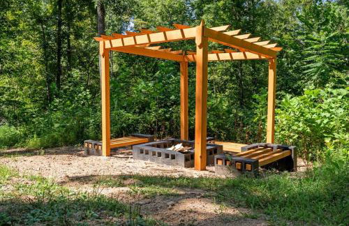 The Heartwood Hideaway-Charming Cabin Getaway-Trails, Creek, and Starry Nights - Foto 27