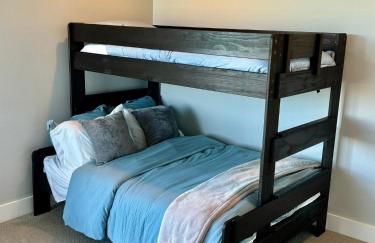 Upscale Modern Hill Country Home! Has it ALL! - Foto 53