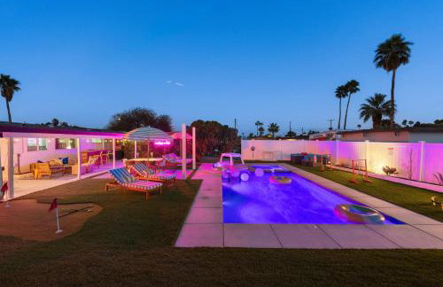 Desert Glow Getaway - Pool - Lounging - Backyard Games - Foto 41