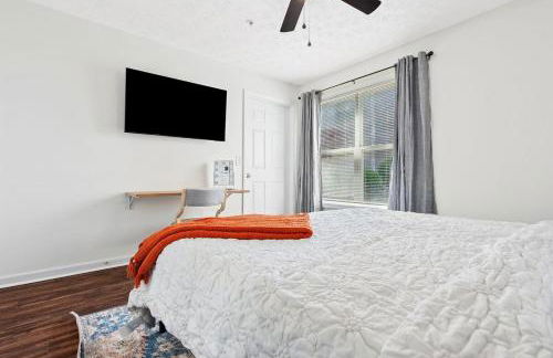 New 4BR 4BA AU Oasis 2 Mins to Downtown & Stadium Sleeps 10 - Foto 23