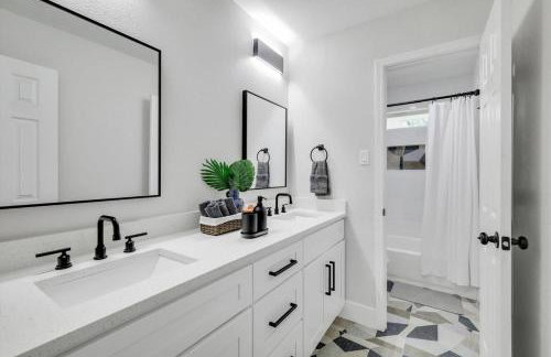 Relaxing Texas Retreat 4BR w Pool & Dream Kitchen - Foto 25