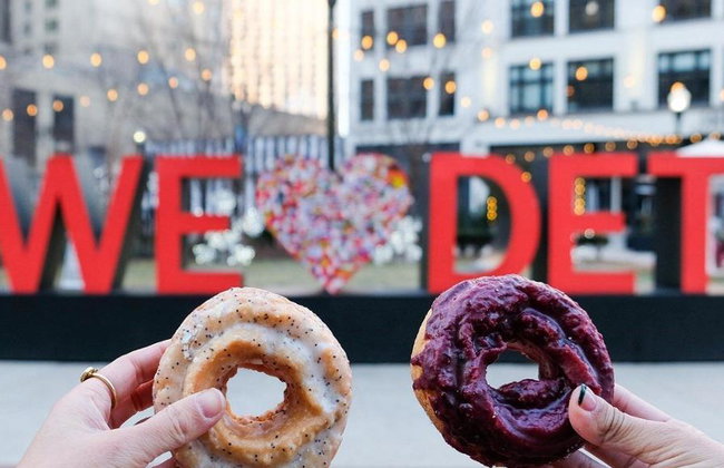 Downtown Detroit Holiday Donut & Pastry - Foto 1