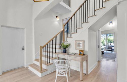 NEW LISTING! Reel Joy Waterfront Luxe with Pool and Private Dock home - Foto 65