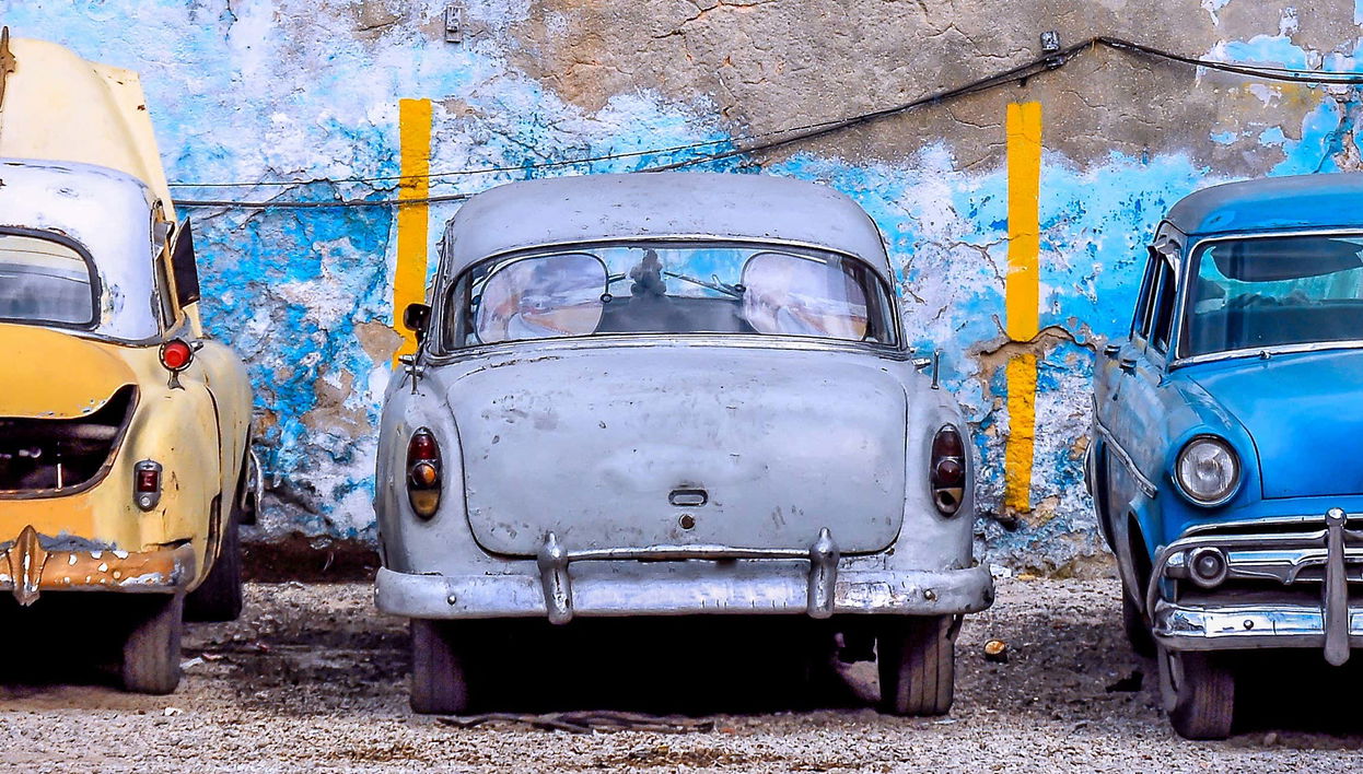 Visita a uma oficina de carros clássicos