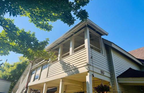 Cozy 1BD in Burlington’s Coolest Neighborhood - Photo 16