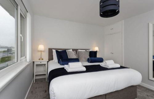 Castle View - 2 Bed Stylish Coastal Port Solent Retreat with Views! Parking, Sleeps 6 - LONG TERM STAY WINTER SPECIAL OFFER- By Blue Puffin Stays - Photo 25