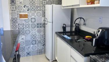 Apatapamento 2 quartos com excelente localização, segurança e com tudo o que você e sua família precisam pra uma estadia confortável! - Foto 3