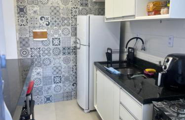 Apatapamento 2 quartos com excelente localização, segurança e com tudo o que você e sua família precisam pra uma estadia confortável! - Photo 3