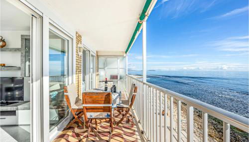 Stunning Apartment In El Campello - Photo 2