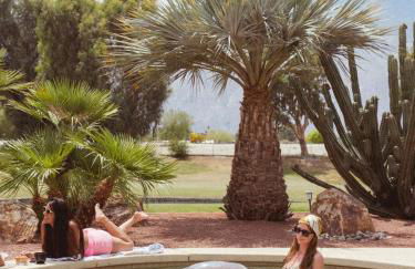 Luxe Palm Springs Villa- Sunset Oasis Private Heated Pool & Spa on Golfcourse - Foto 5