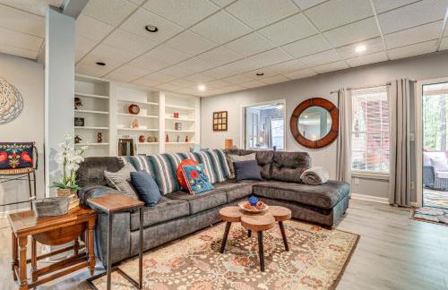 Spacious Yard and BBQ Chic Escape in Lawrenceville! - Foto 2