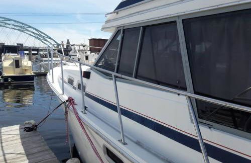 Waterfront 32' Bayliner Yacht - Photo 11