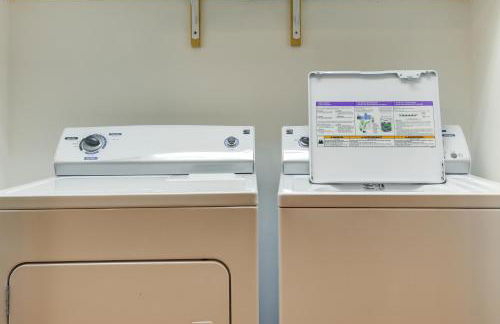 Lake Minocqua Condo with Shared Fire Pit! - Foto 21